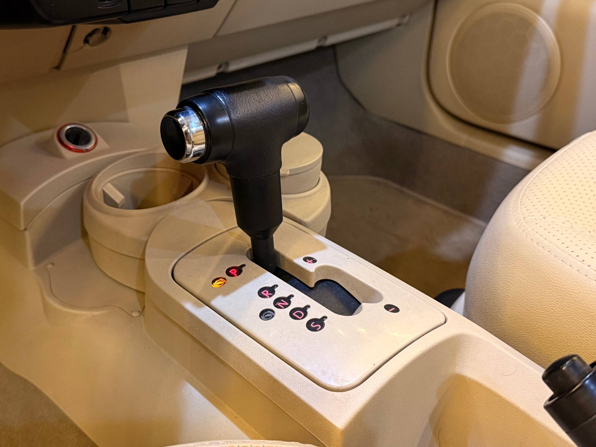 VOLKSWAGEN NEW BEETLE