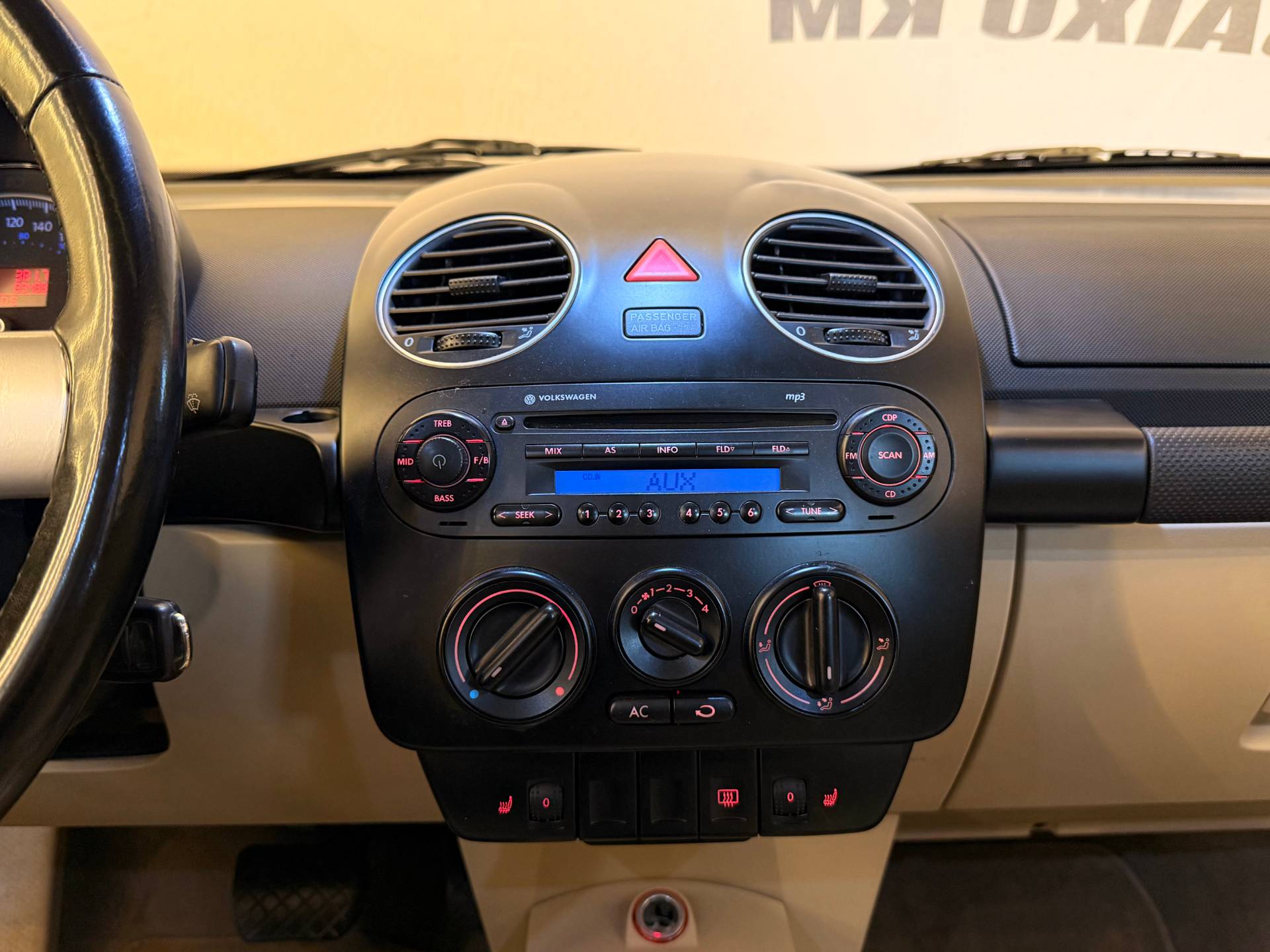 VOLKSWAGEN NEW BEETLE