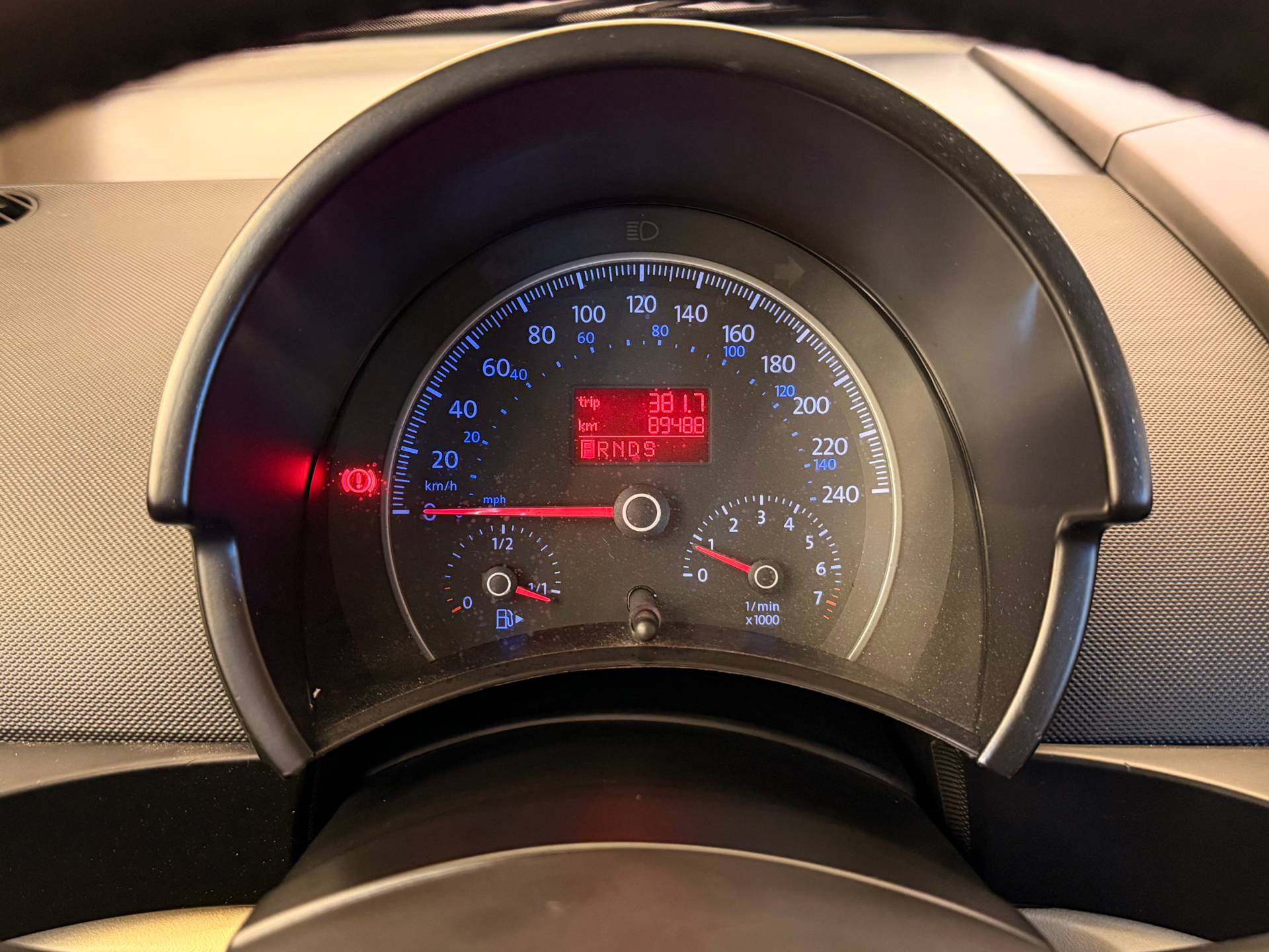 VOLKSWAGEN NEW BEETLE