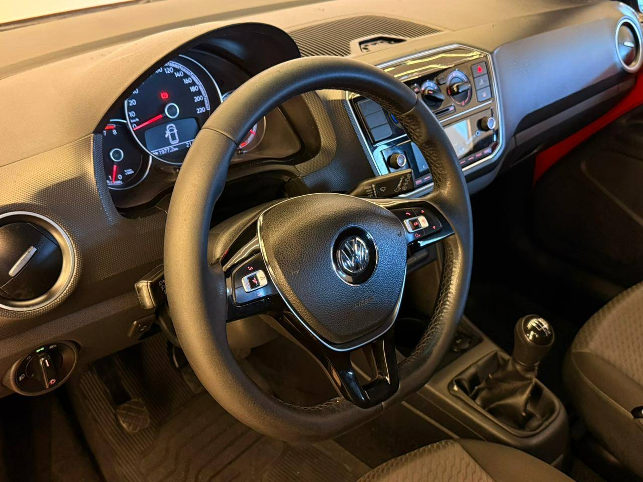 VOLKSWAGEN UP