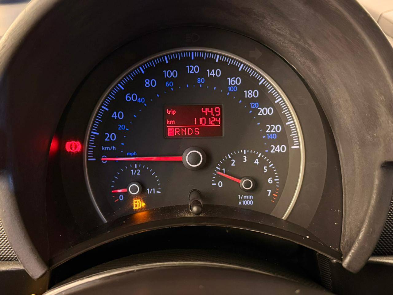 VOLKSWAGEN NEW BEETLE