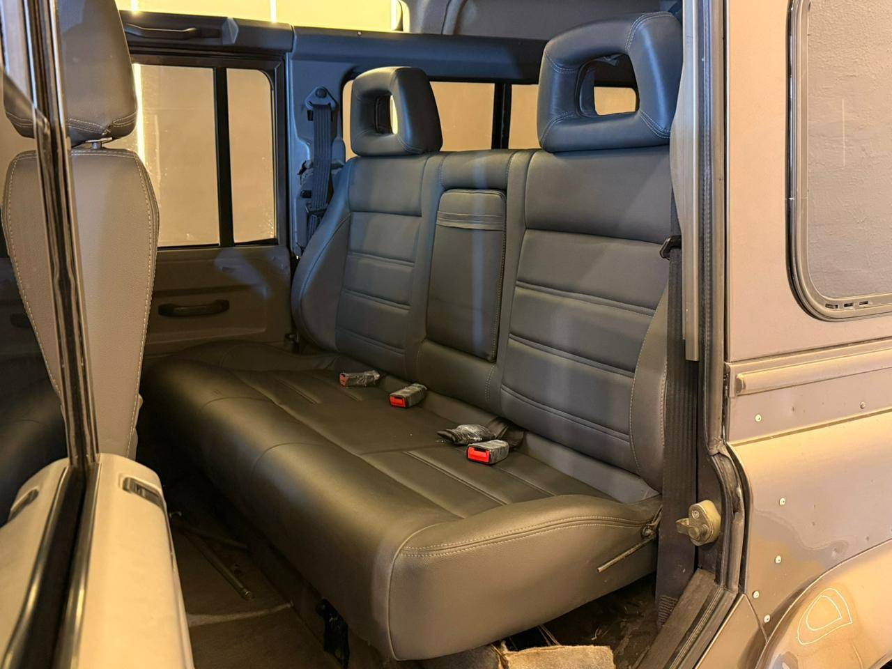 LAND ROVER DEFENDER
