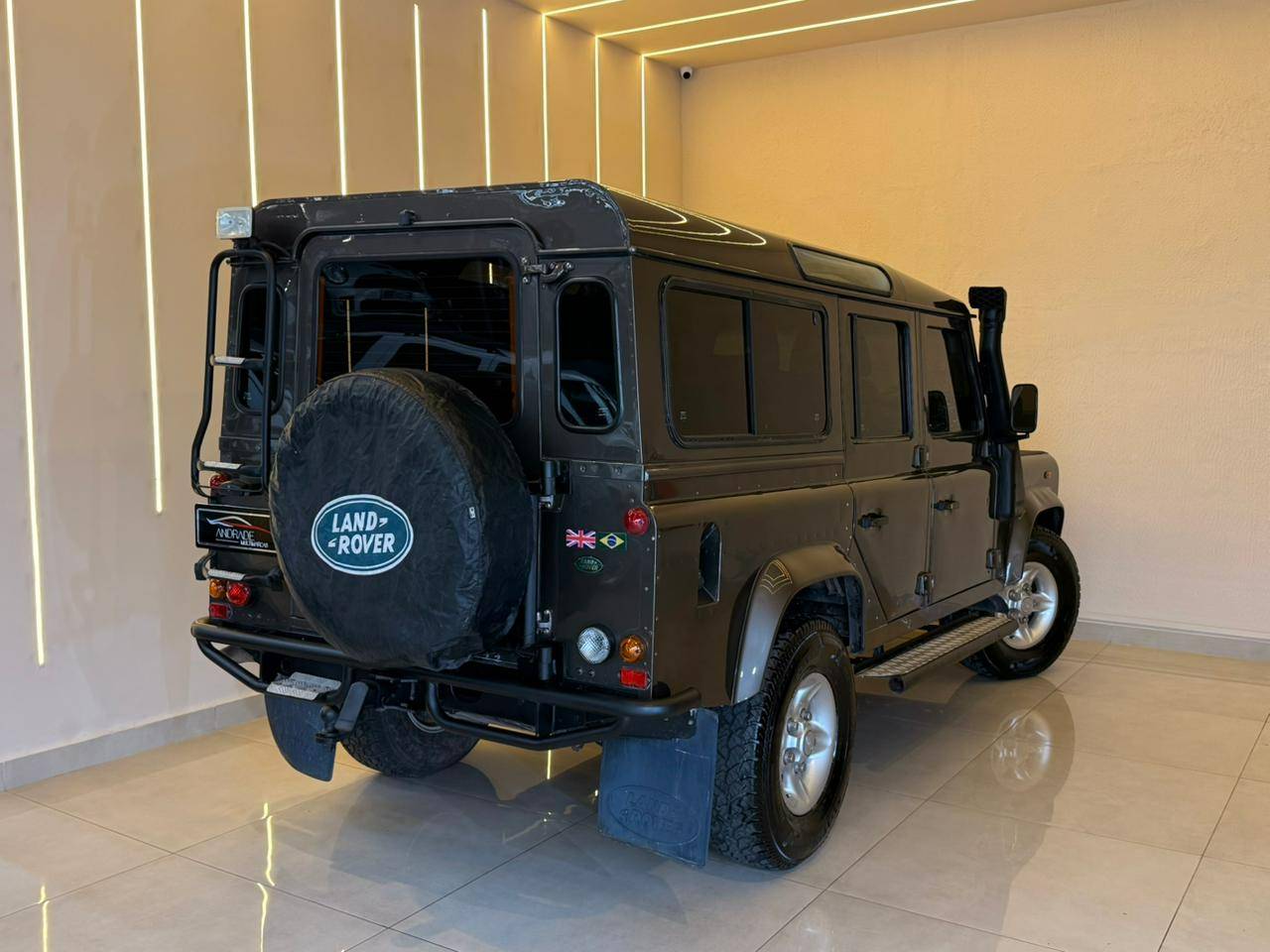 LAND ROVER DEFENDER
