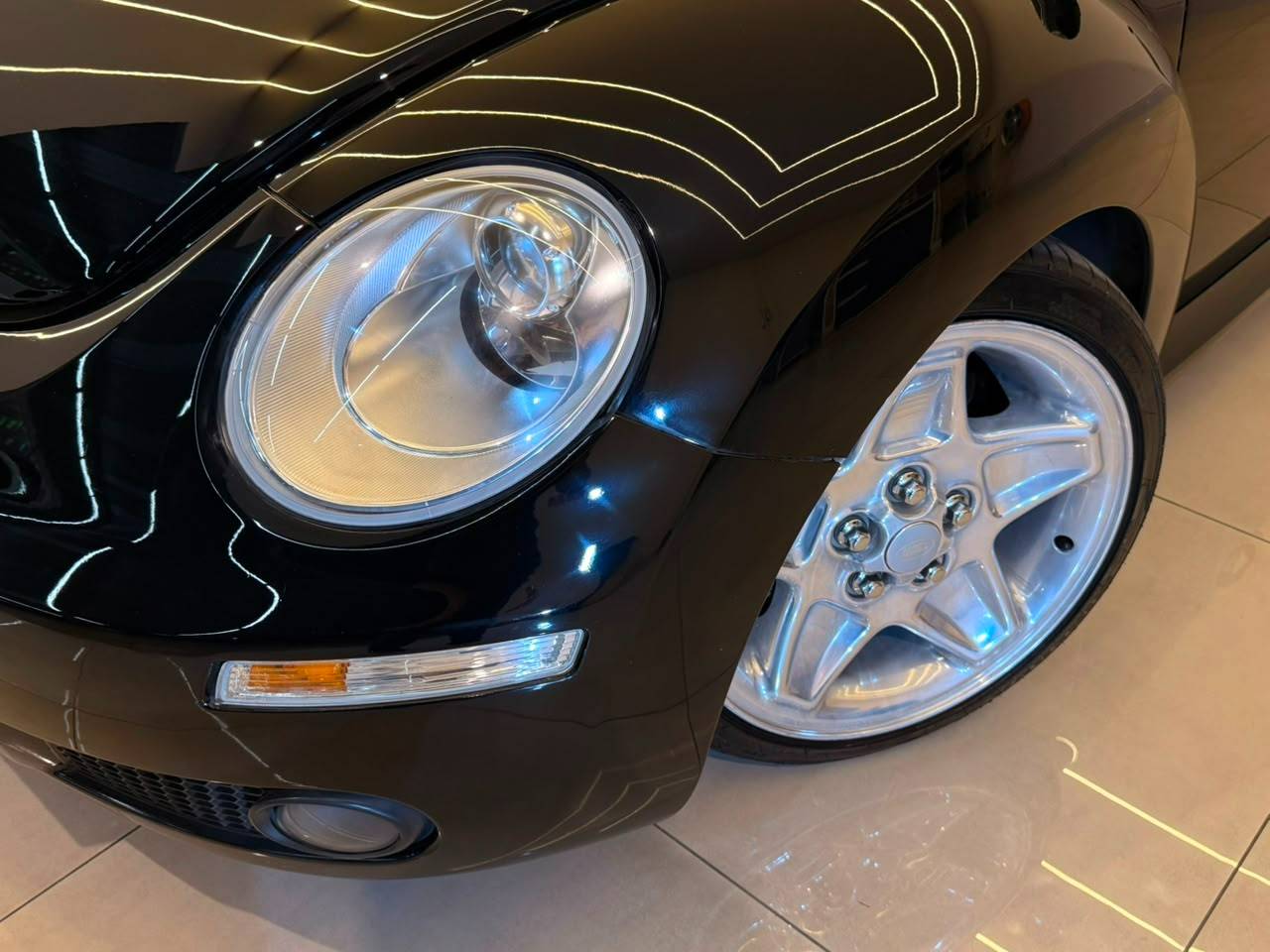 VOLKSWAGEN NEW BEETLE