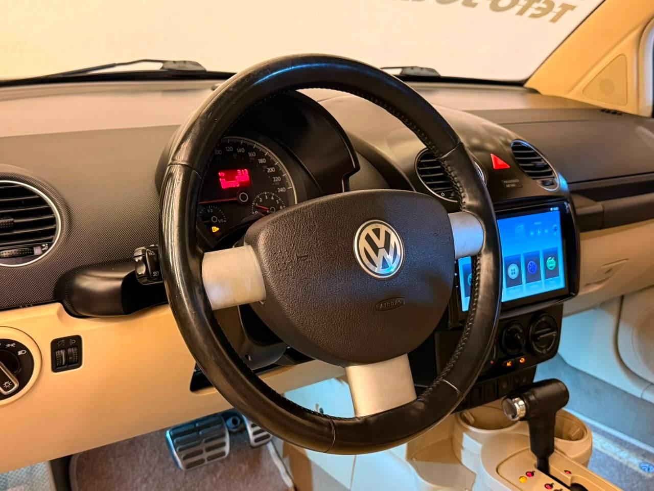 VOLKSWAGEN NEW BEETLE