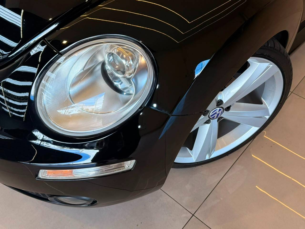 VOLKSWAGEN NEW BEETLE
