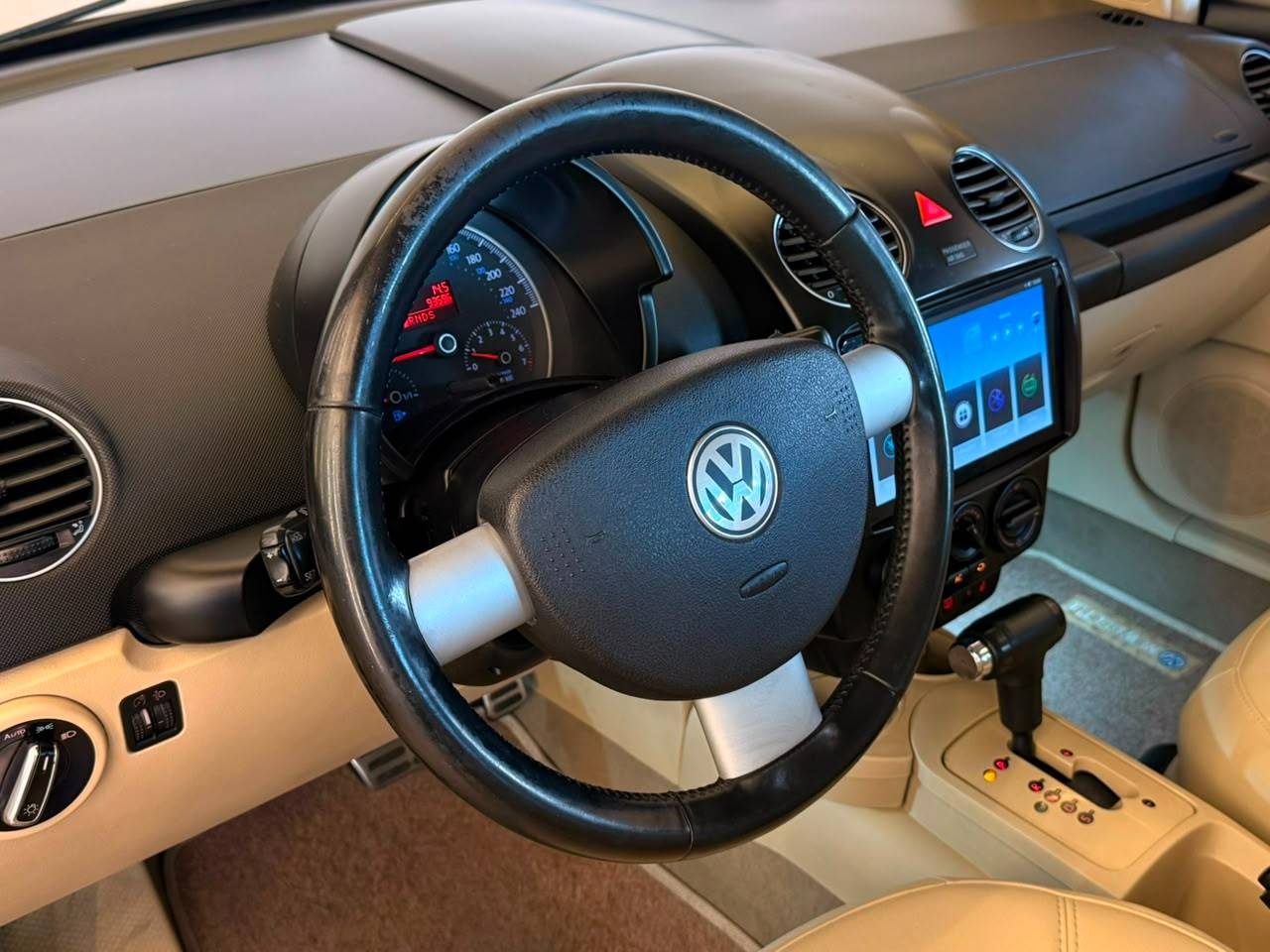 VOLKSWAGEN NEW BEETLE