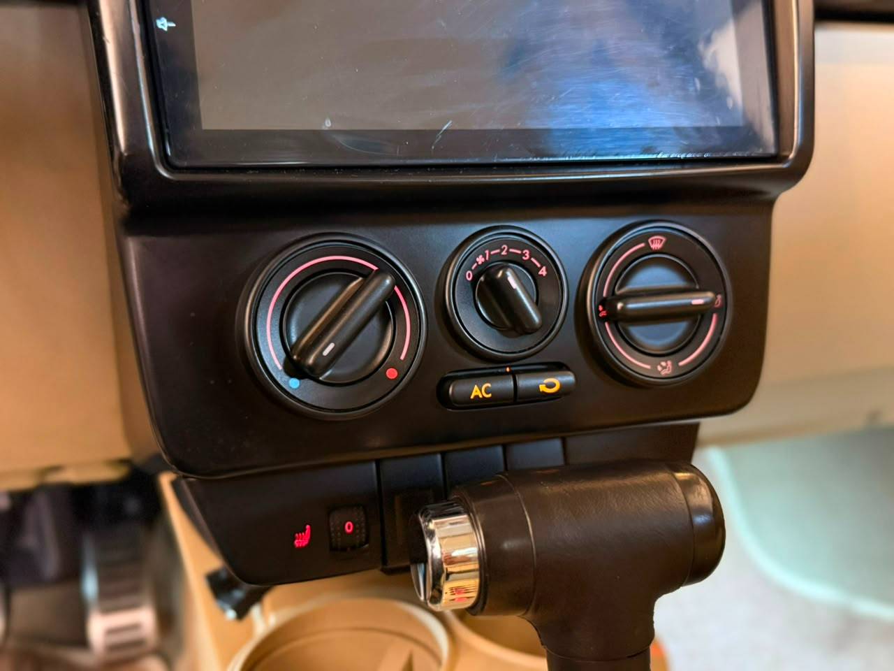 VOLKSWAGEN NEW BEETLE