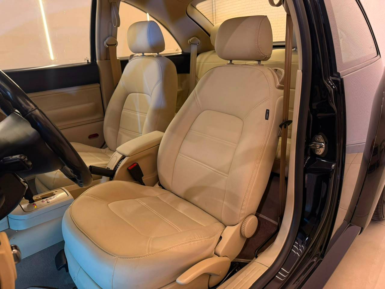 VOLKSWAGEN NEW BEETLE