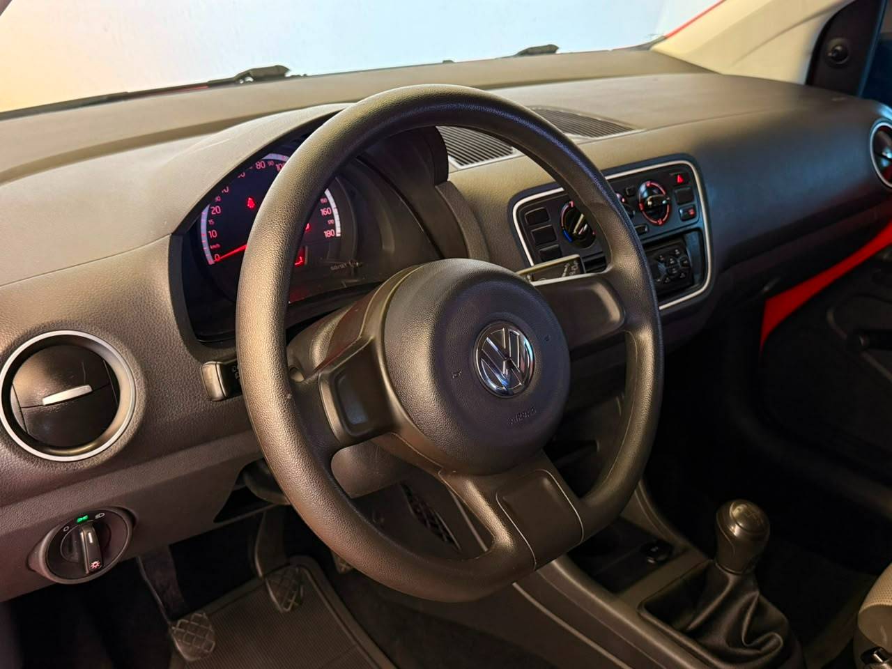 VOLKSWAGEN UP