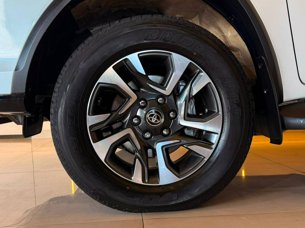 TOYOTA HILUX SW4