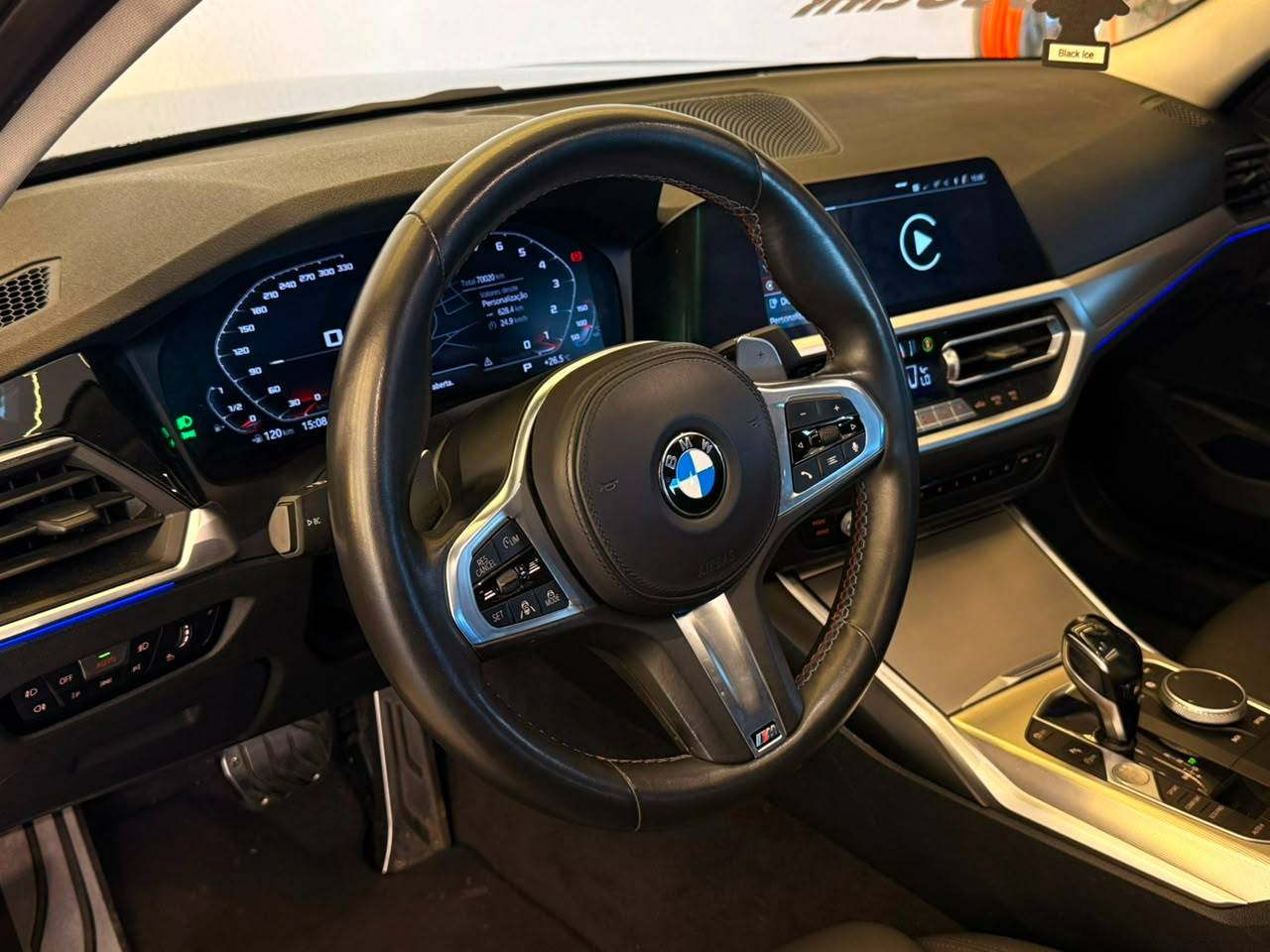 BMW 320i