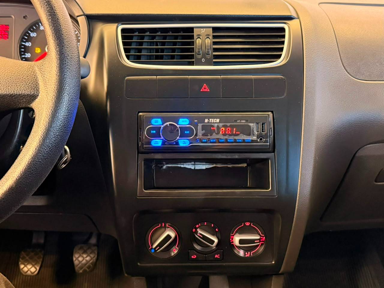 VOLKSWAGEN FOX