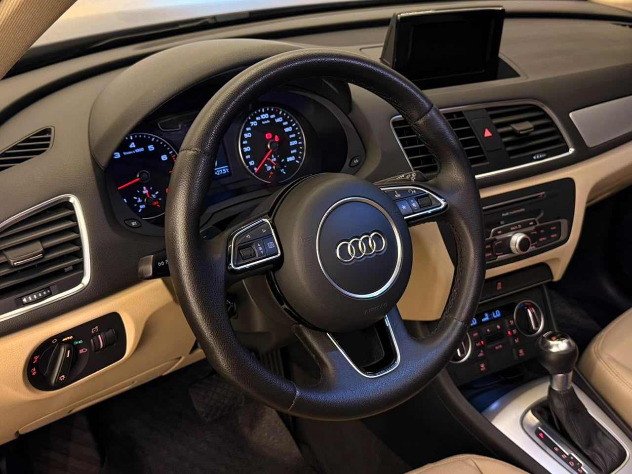 AUDI Q3