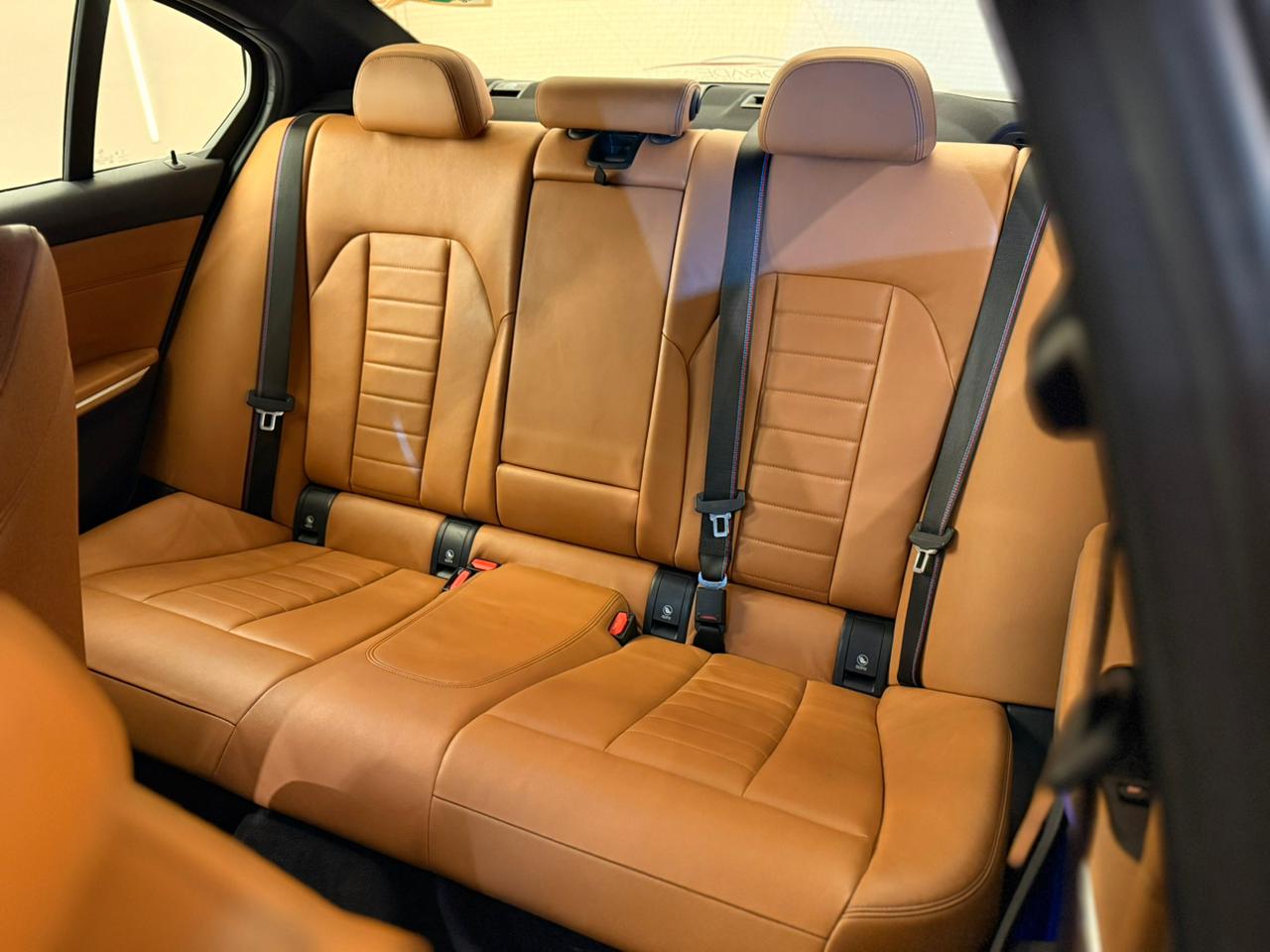 BMW 320i