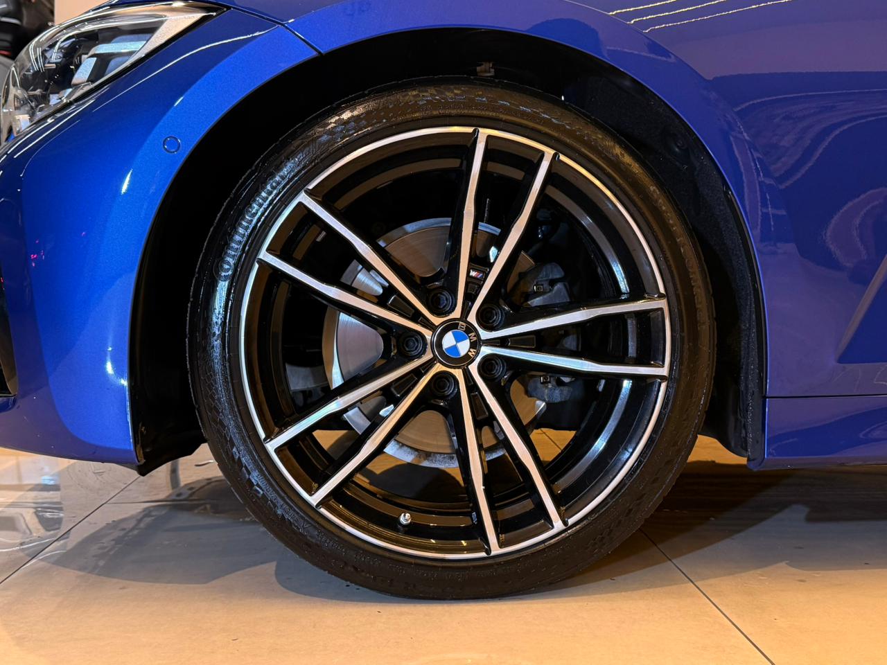 BMW 320i