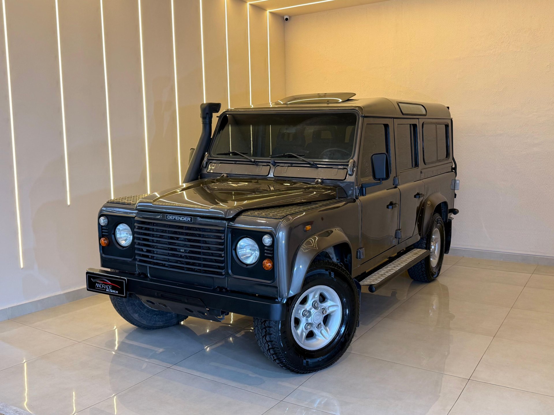 LAND ROVER DEFENDER