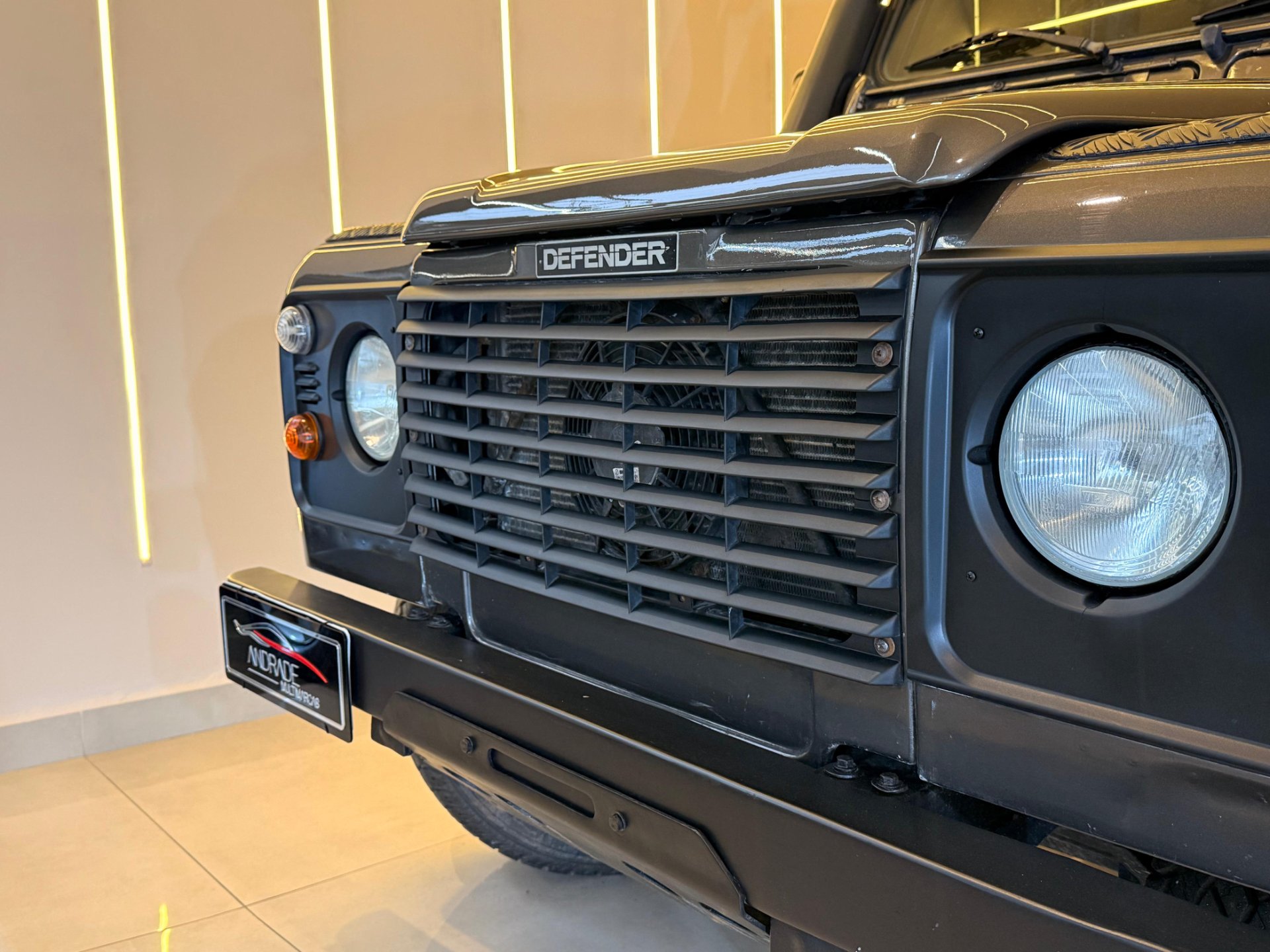 LAND ROVER DEFENDER