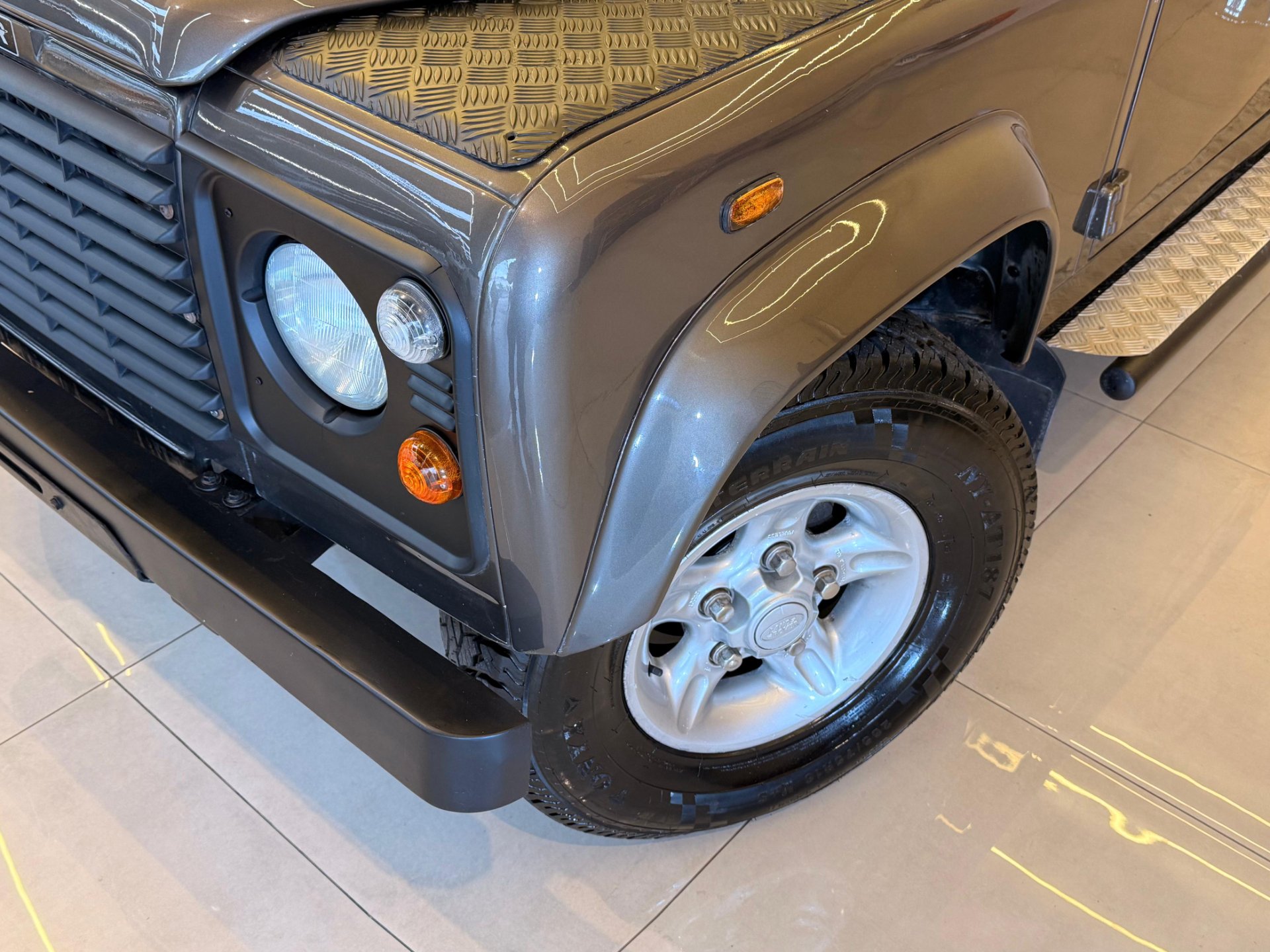 LAND ROVER DEFENDER