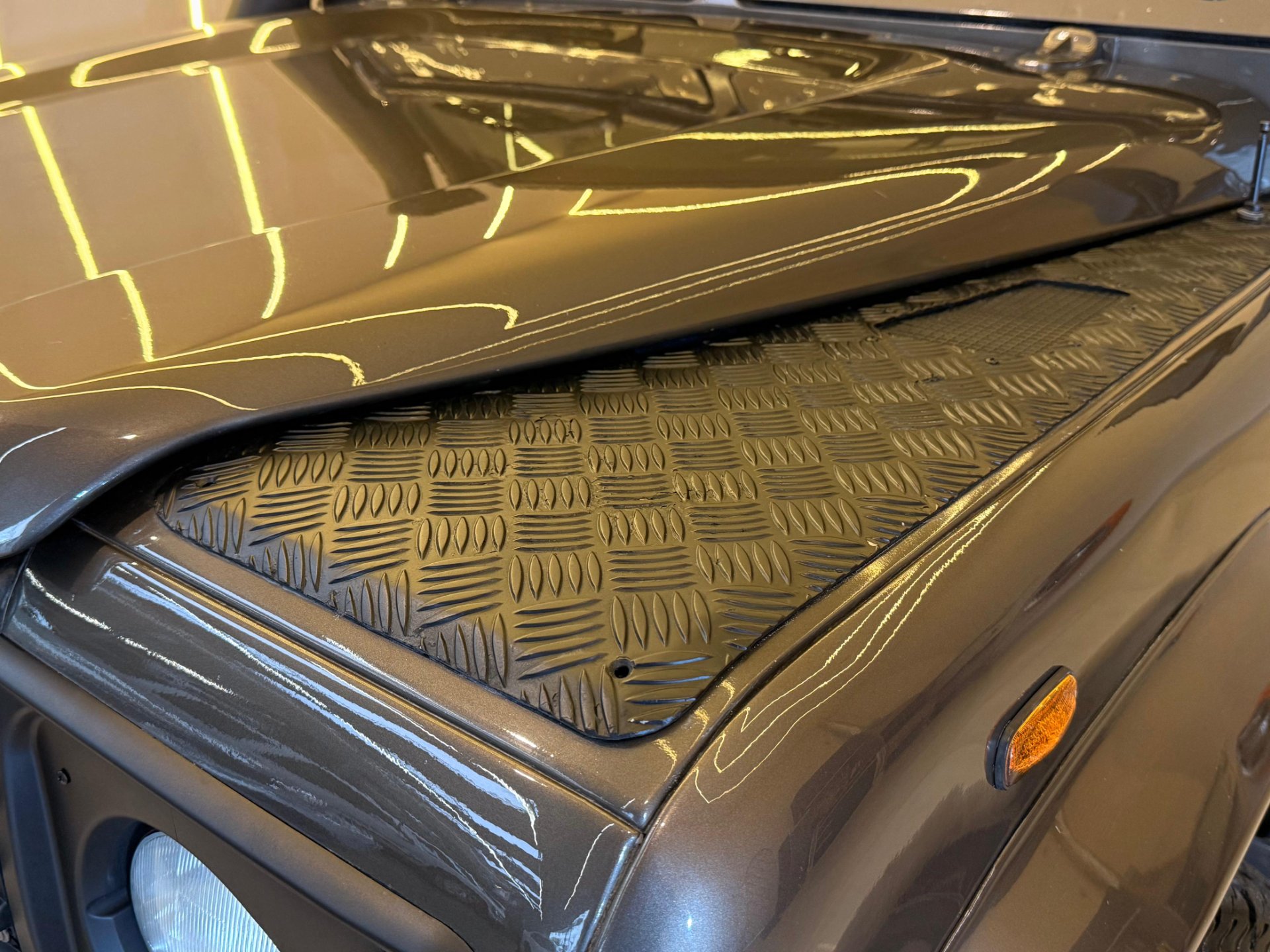 LAND ROVER DEFENDER
