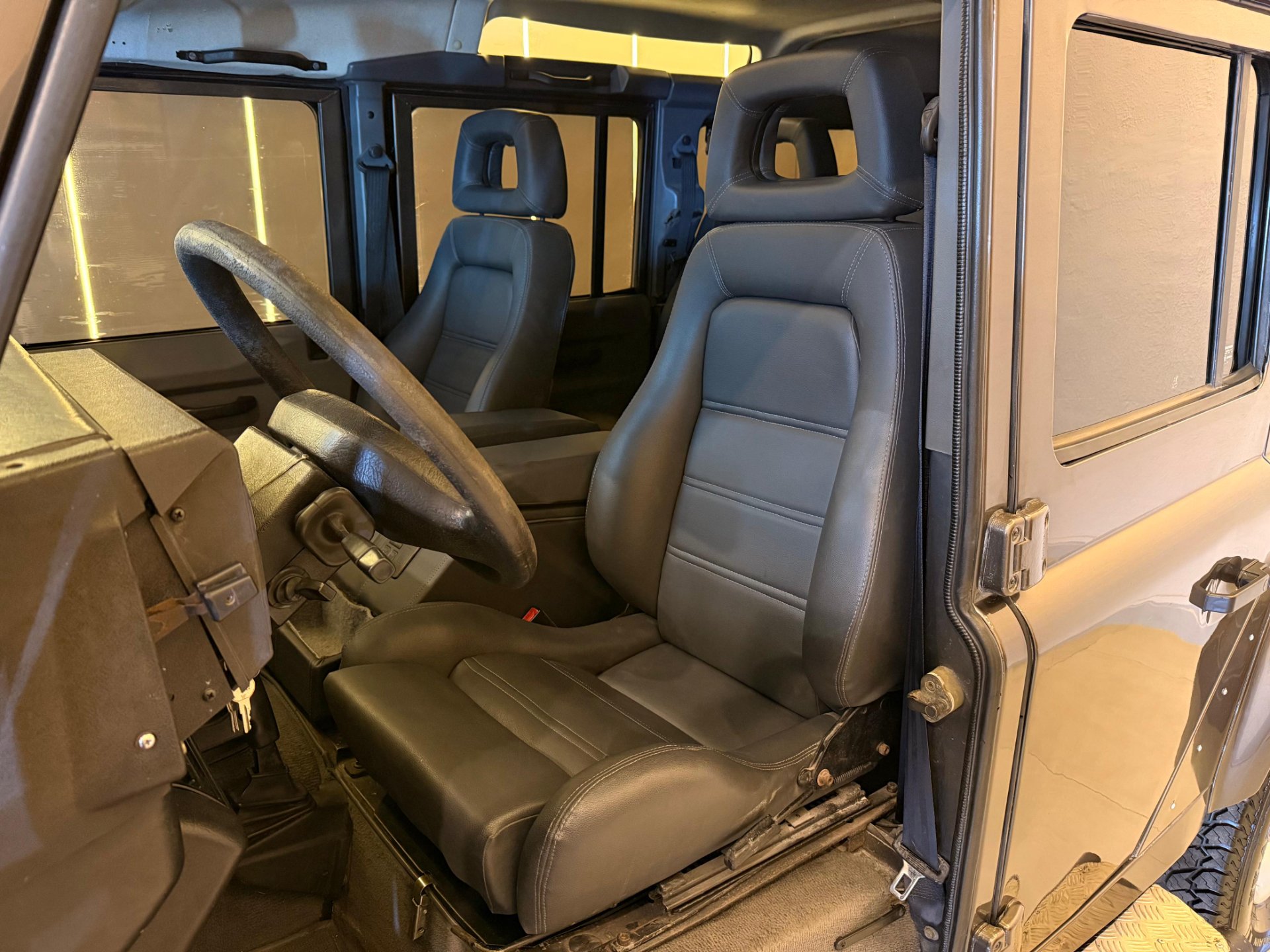LAND ROVER DEFENDER
