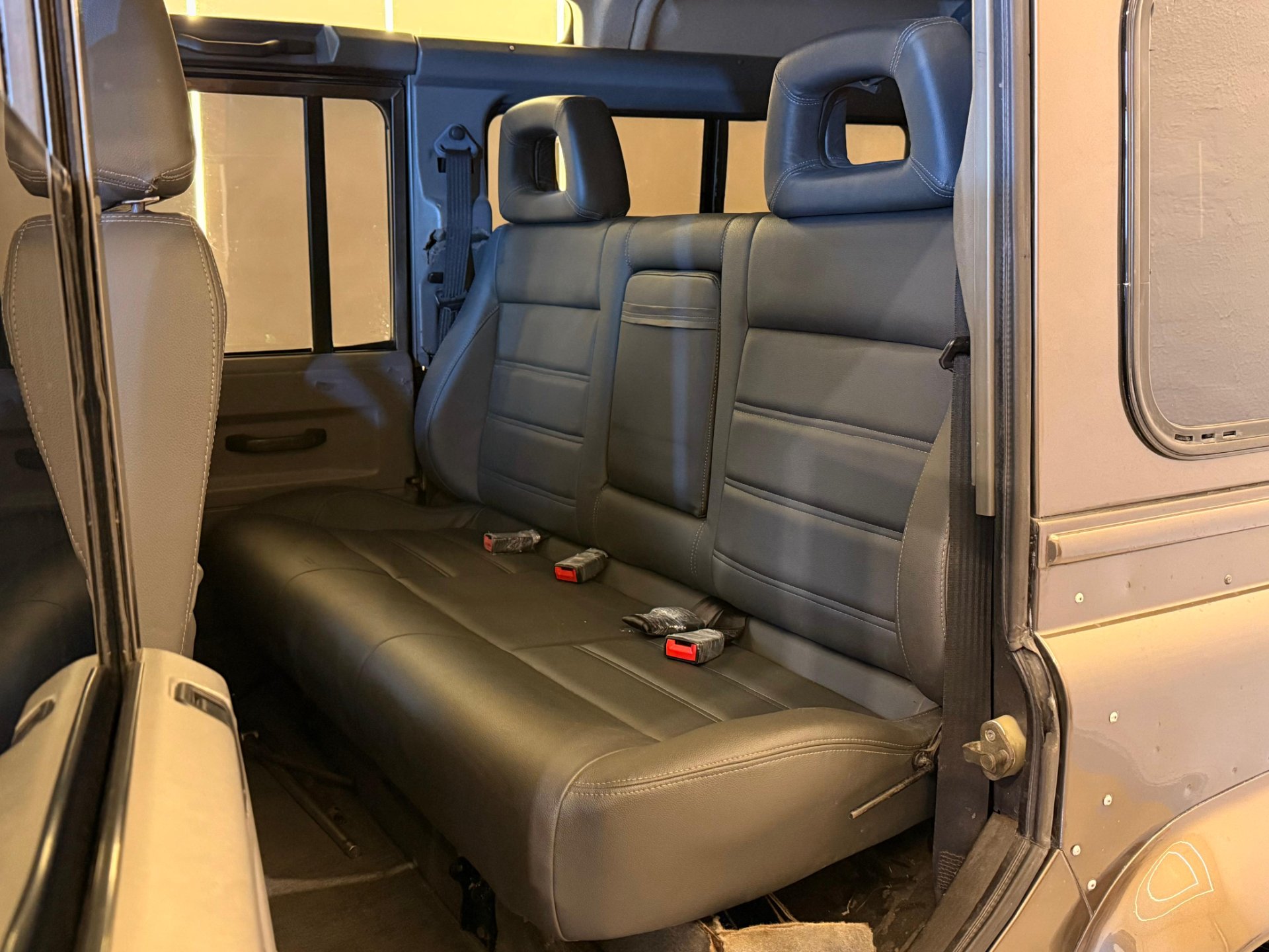 LAND ROVER DEFENDER