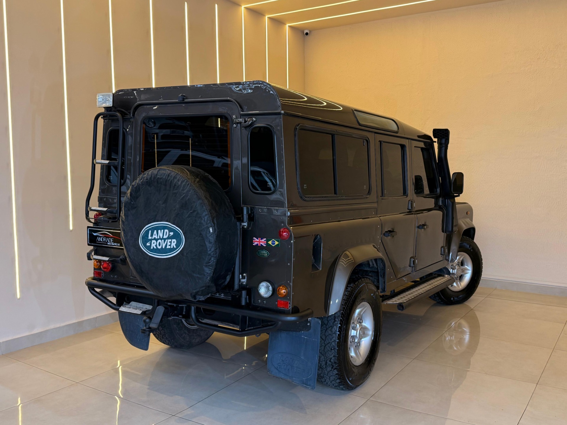 LAND ROVER DEFENDER