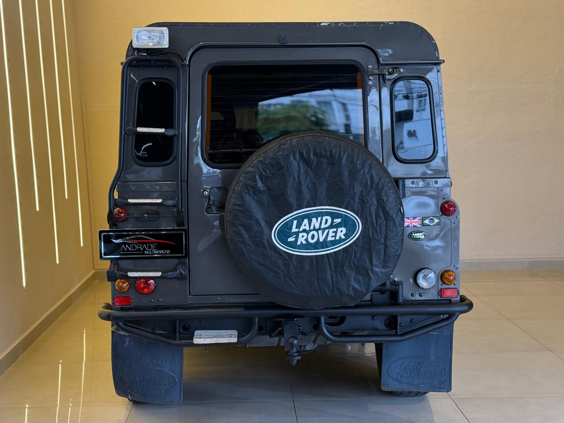 LAND ROVER DEFENDER