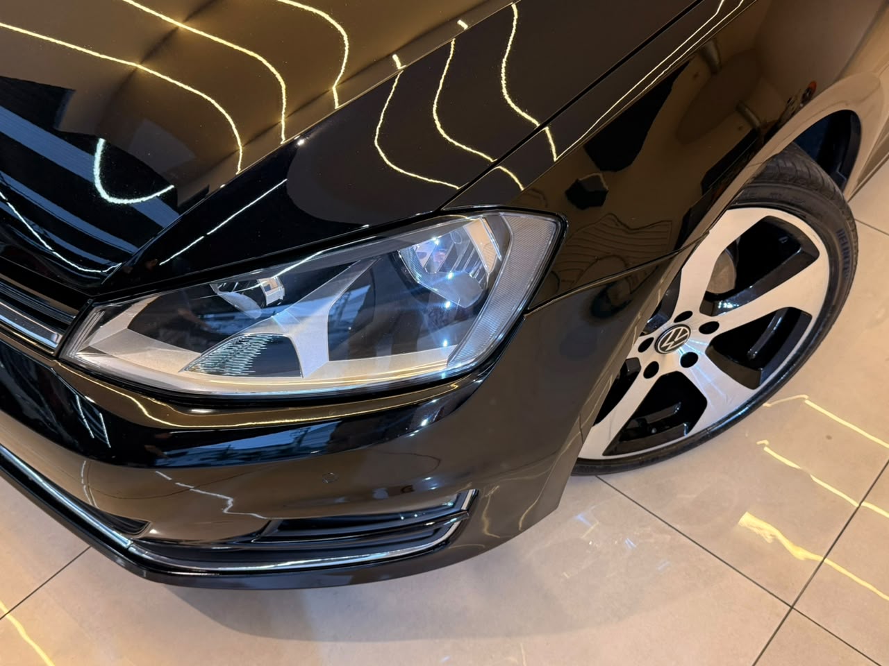 VOLKSWAGEN GOLF