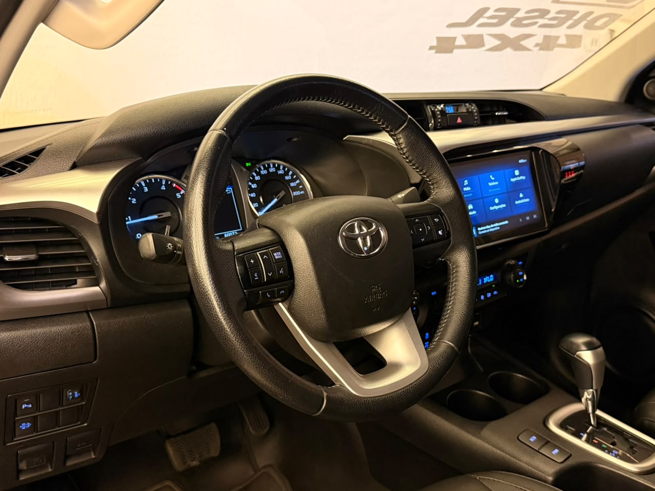 TOYOTA HILUX