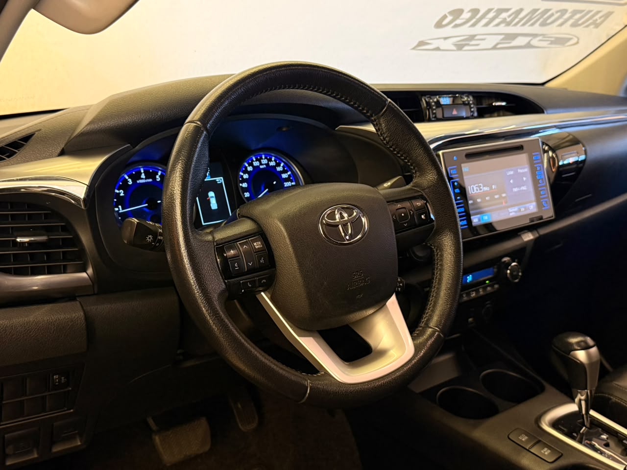 TOYOTA HILUX