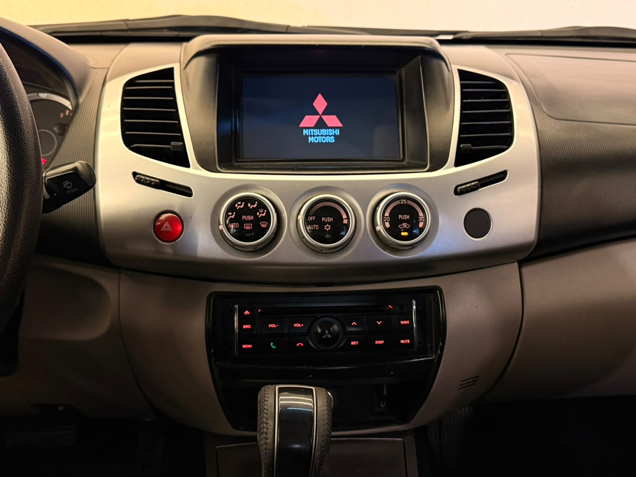 MITSUBISHI L200 TRITON