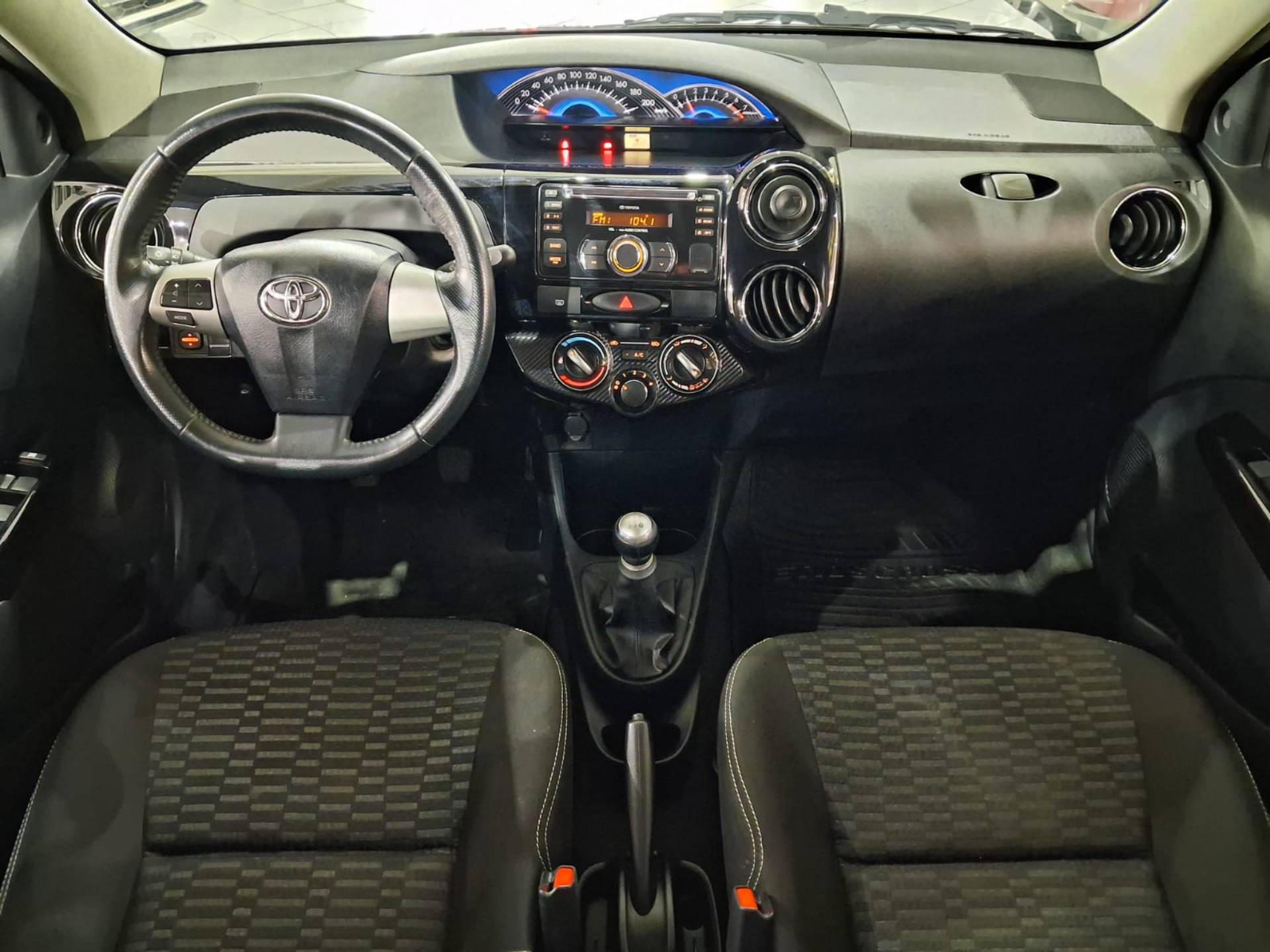TOYOTA ETIOS CROSS