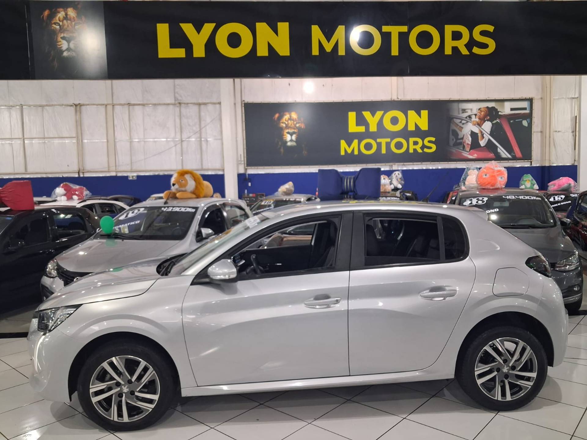 PEUGEOT 208