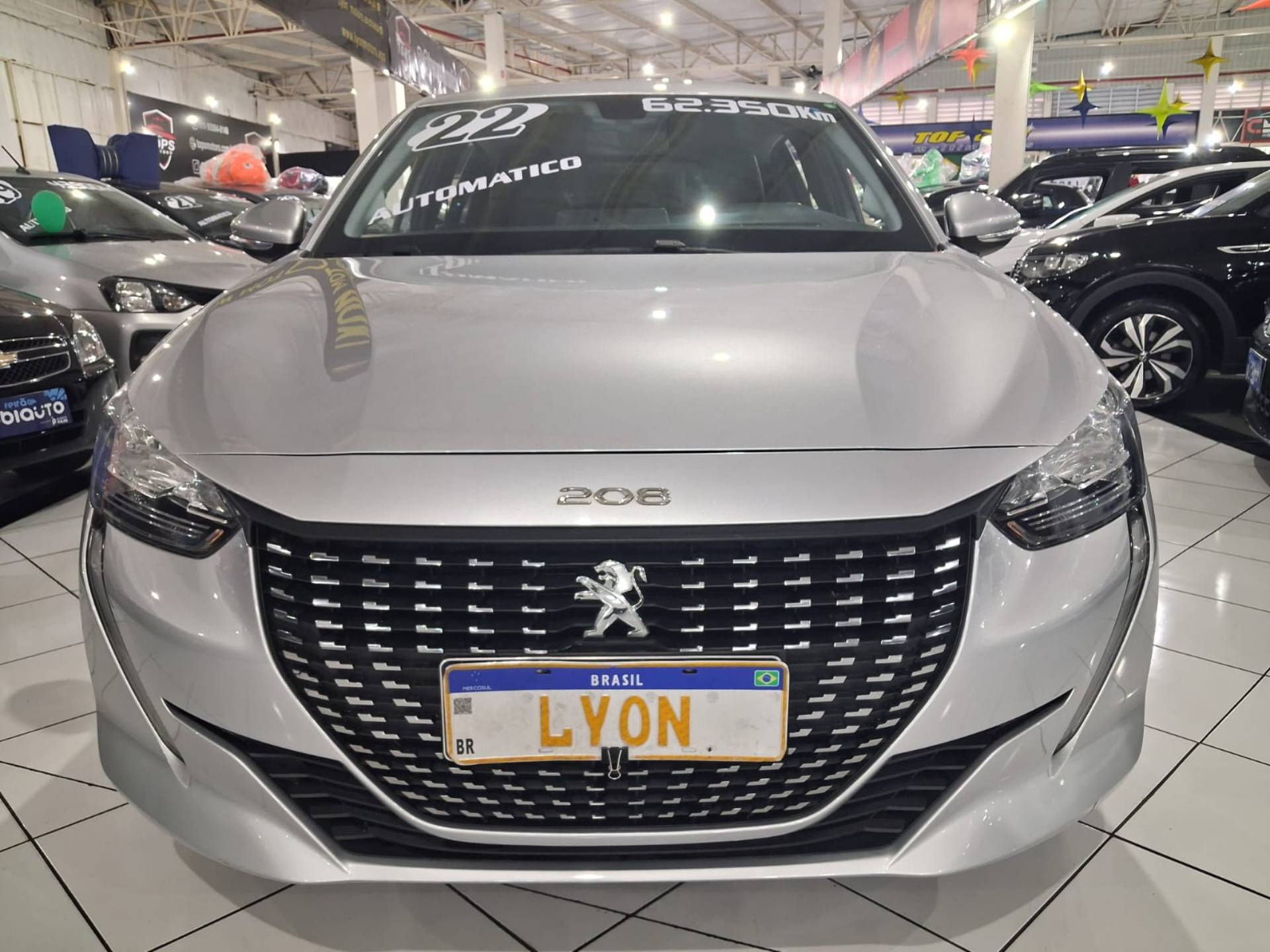 PEUGEOT 208