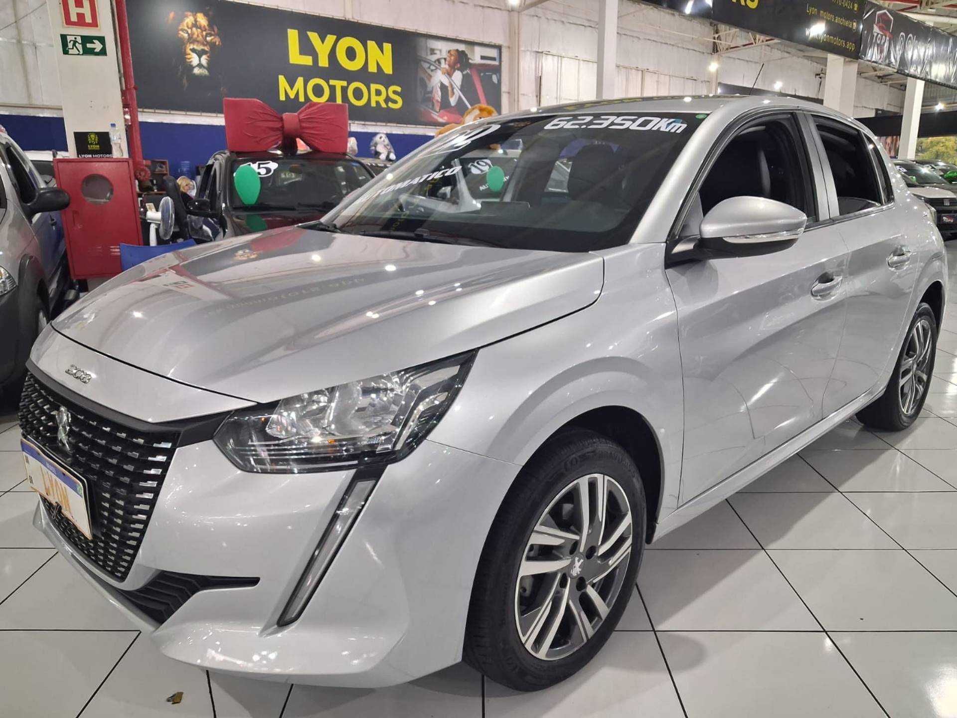 PEUGEOT 208