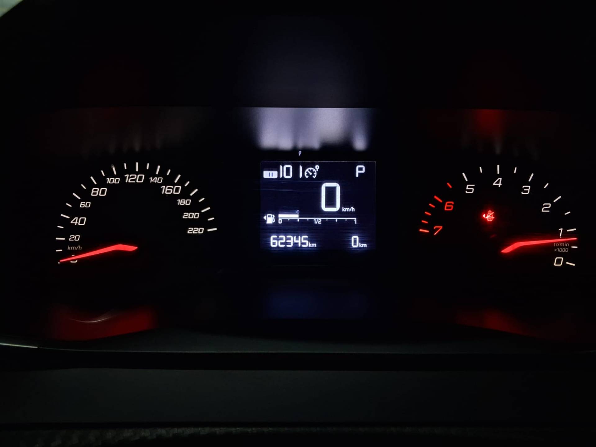 PEUGEOT 208