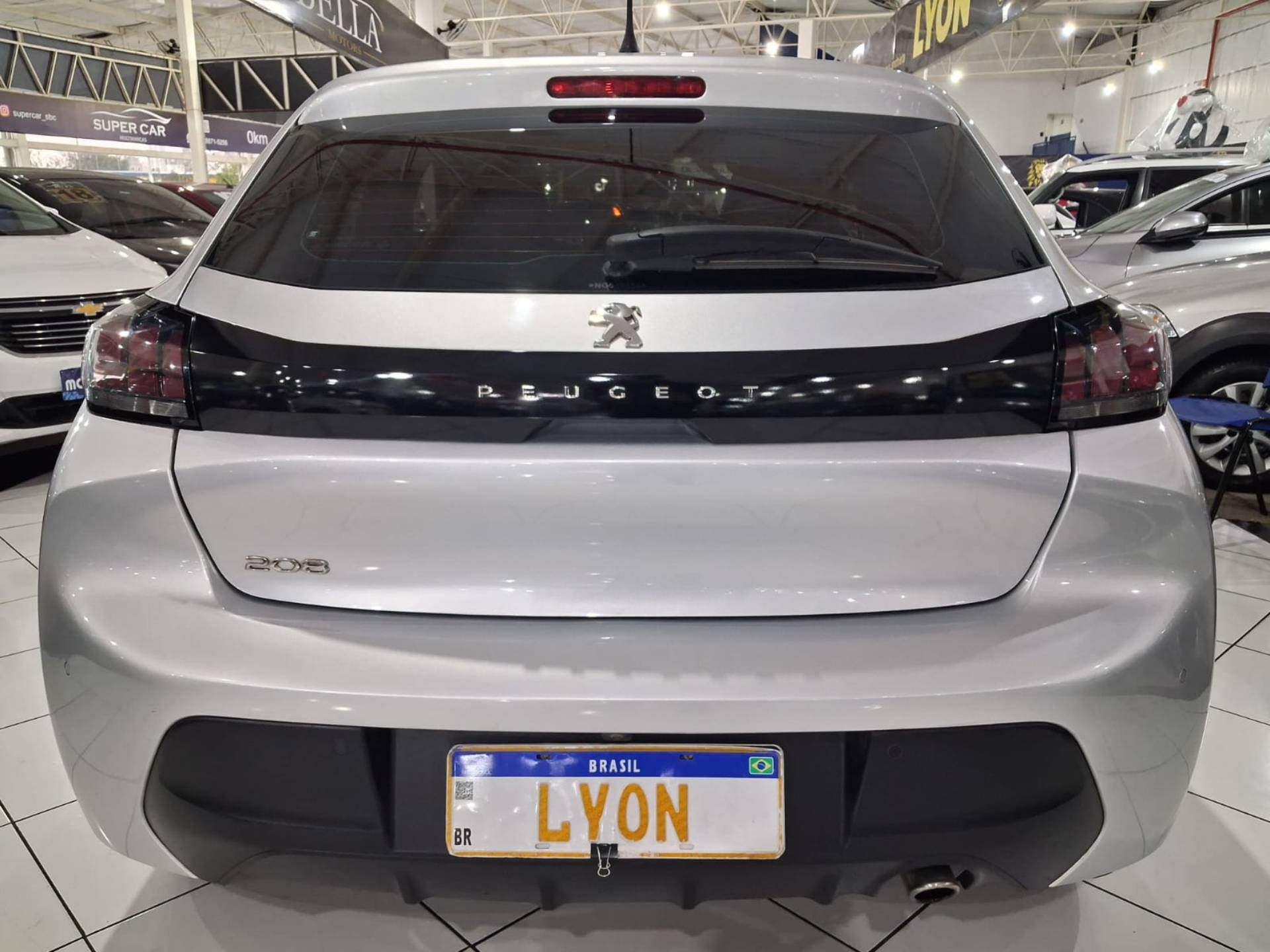 PEUGEOT 208