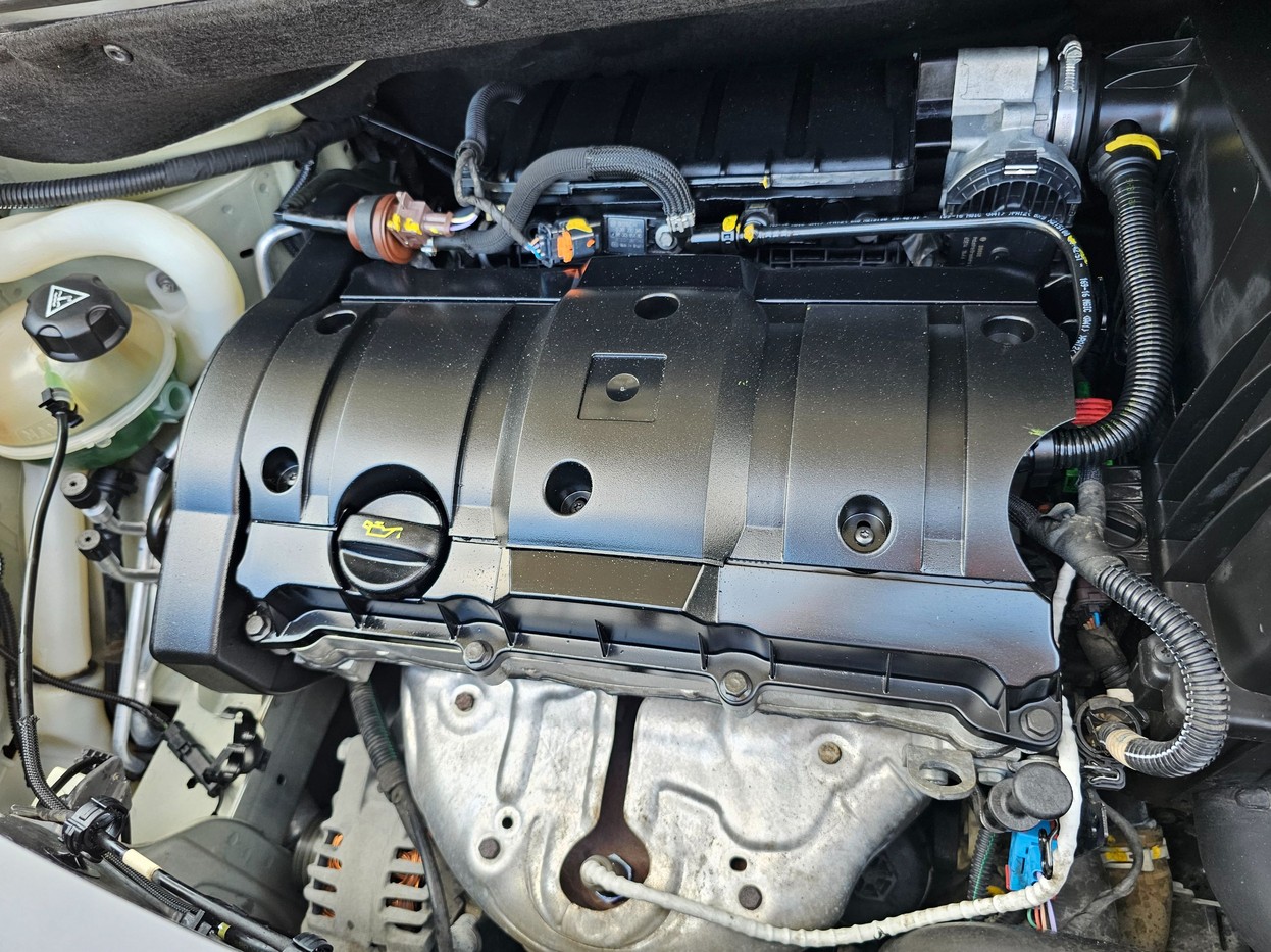 Car Image 12