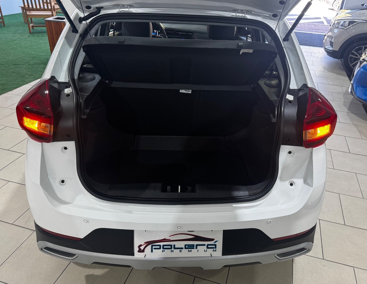 Car Image 14