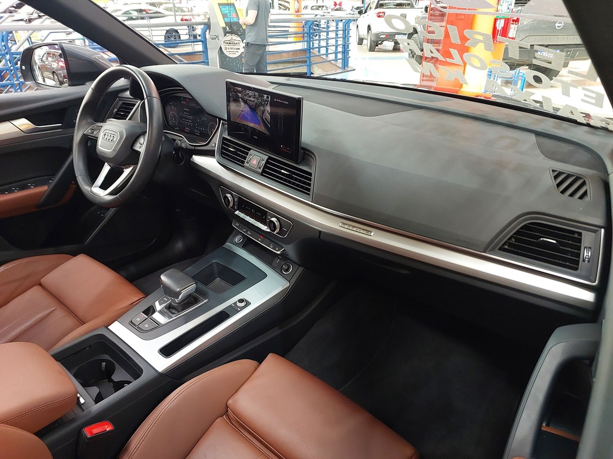 Car Image 13