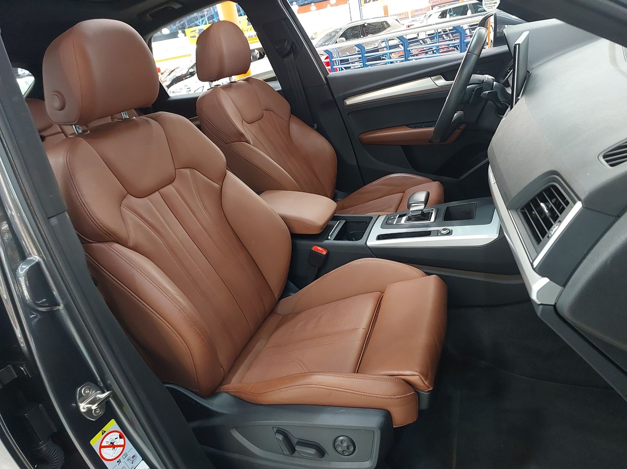 Car Image 18