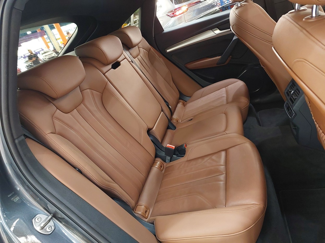 Car Image 19