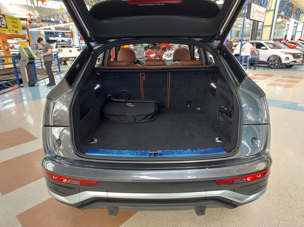 Car Image 21