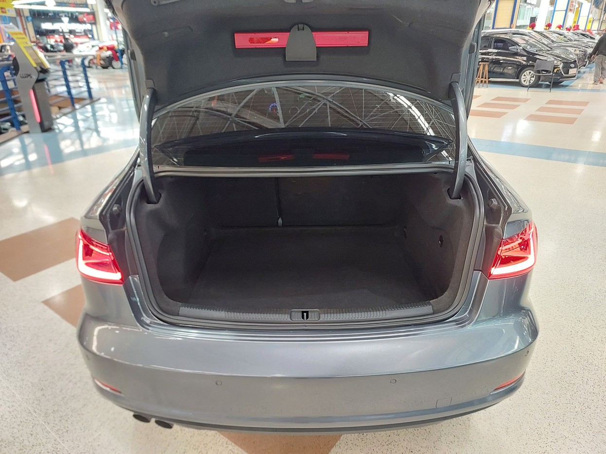 Car Image 16