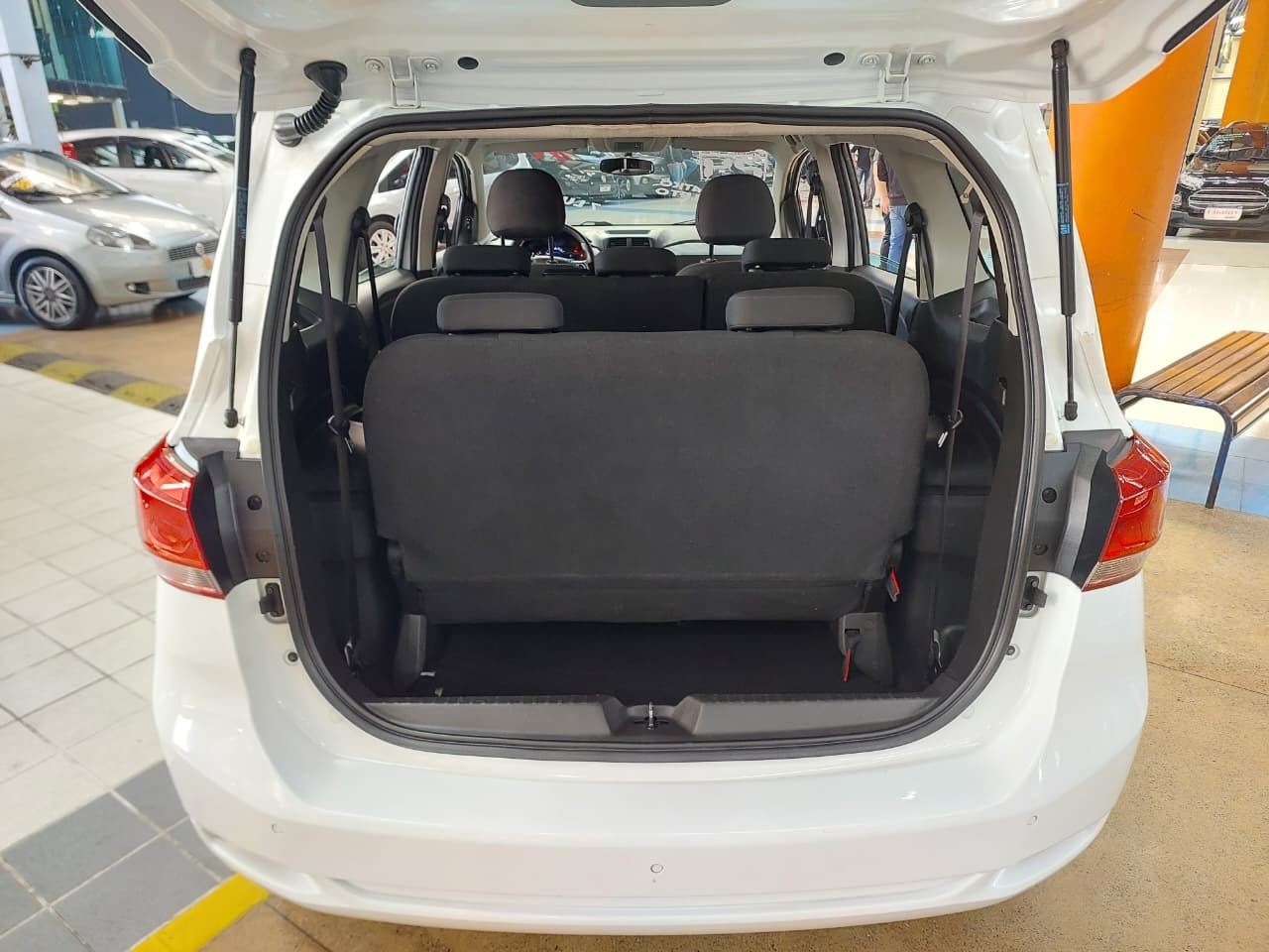 Car Image 17