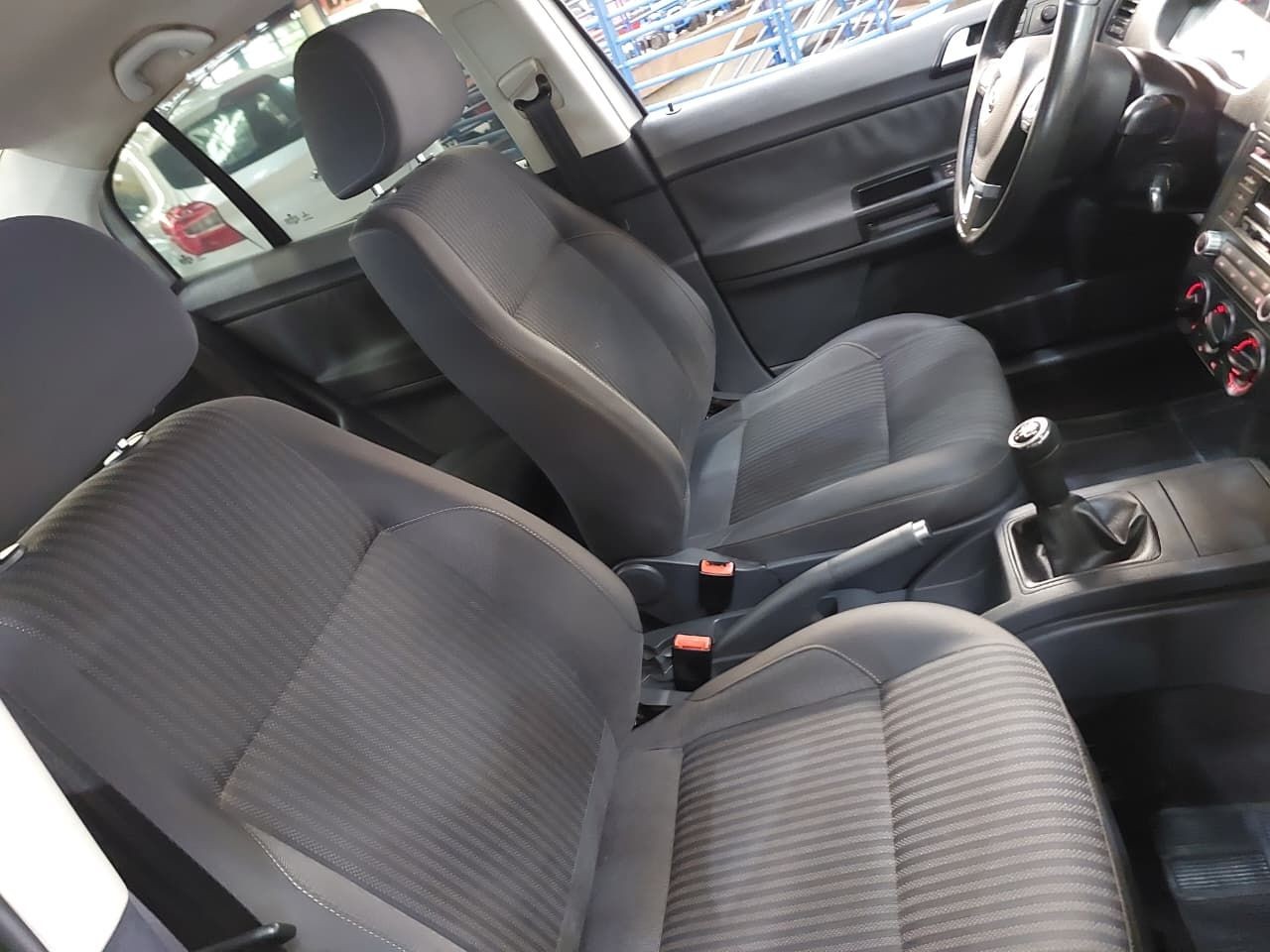 VOLKSWAGEN POLO SEDAN 1.6 MI 8V 2014