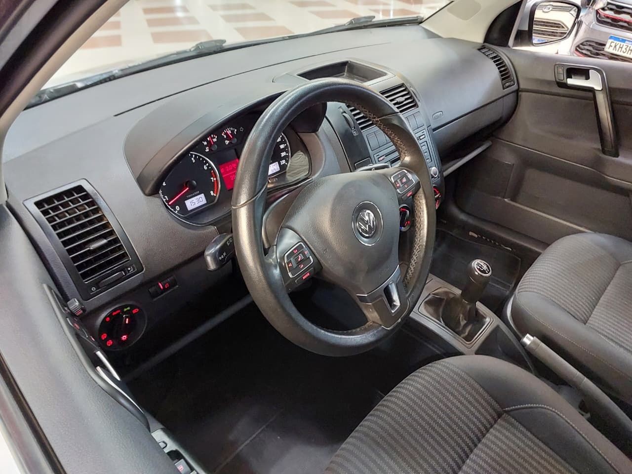 VOLKSWAGEN POLO SEDAN 1.6 MI 8V 2014