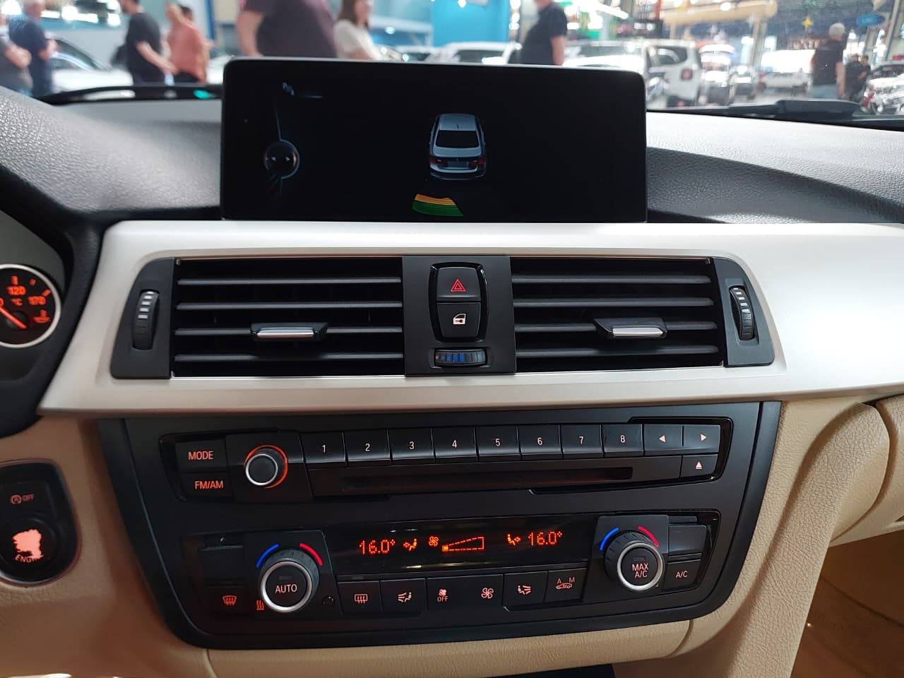 BMW 320i