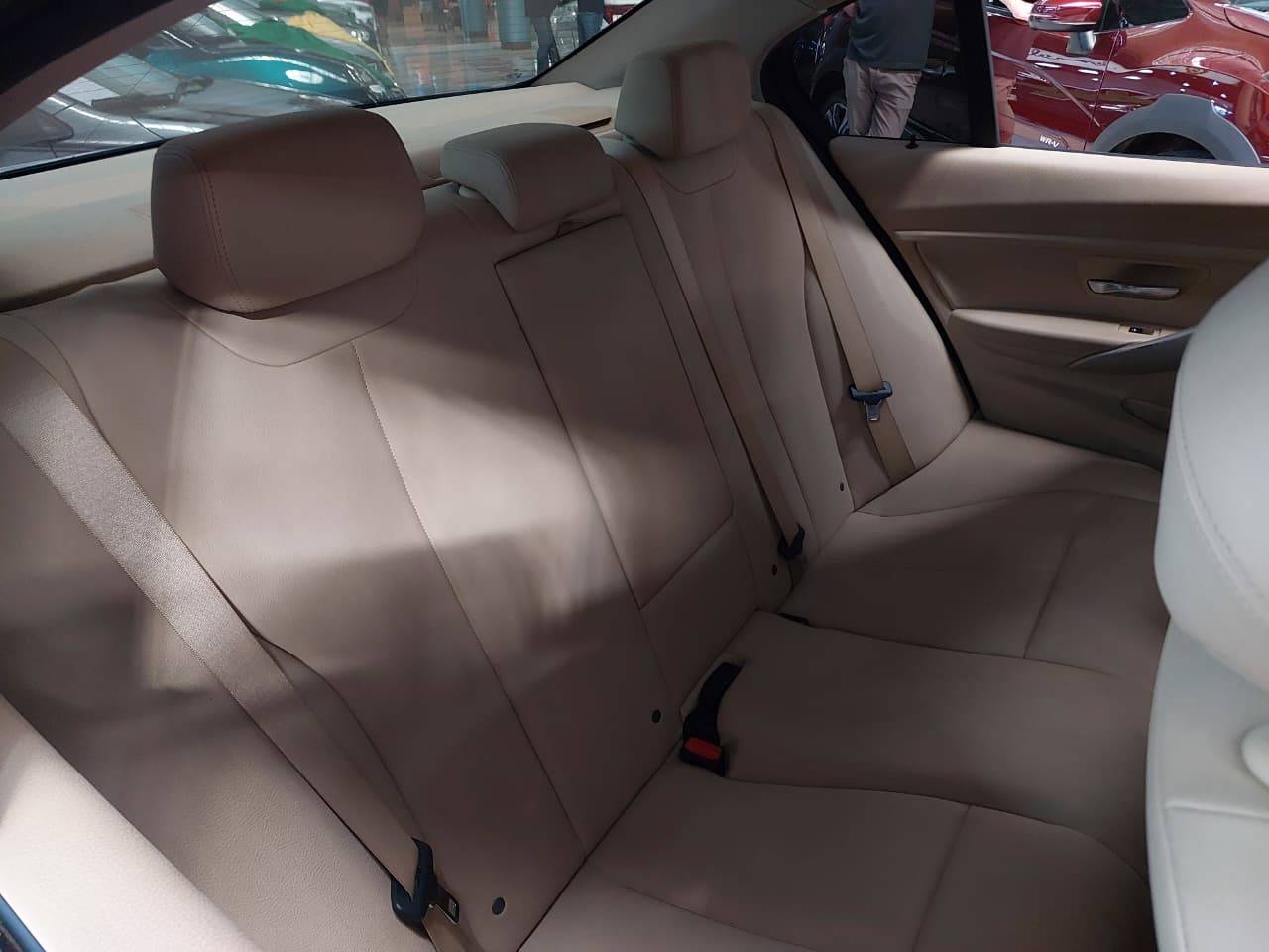 BMW 320i